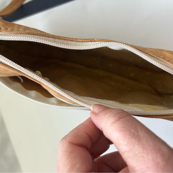 Moroccan Handcrafted Leather Shoulder Bag - Picture 8 of 8